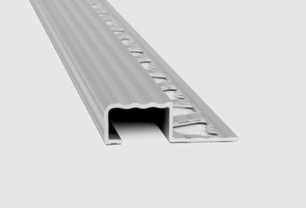 Imagen de Aluminio protector de escalón grada 10.5mmx2.5mt Cromo Mate