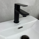 Imagen de Grifería de lavatorio Monocomando de mesada Blaster Negro Mate