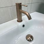 Imagen de Grifería de lavatorio Monocomando bajo de mesada Signature bronce cepillado