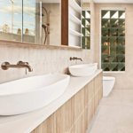 Imagen de Grifería de lavatorio Monocomando de pared Signature bronce cepillado