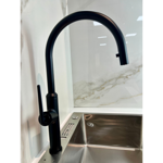 Imagen de Grifería de cocina Monocomando de mesada extensible Negro Mate