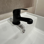 Imagen de Grifería de lavatorio Monocomando de mesada Capri negro mate