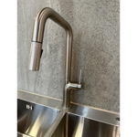 Imagen de Grifería de Cocina Monocomando de mesada Eon Extensible Gris Satinado