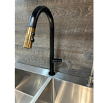 Imagen de Grifería de cocina Monocomando de mesada extensible Negro mate