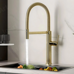 Imagen de Grifería de cocina Monocomando de mesada Chef Pico móvil Gold