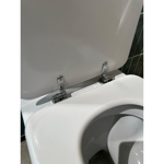 Imagen de Tapa inodoro MDF Vogue/Bari blanca herraje Metálico