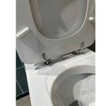 Imagen de Tapa inodoro MDF Vogue/Bari blanca herraje Metálico