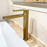 Imagen de Grifería de lavatorio Monocomando de mesada Alto Elar Oro mate