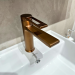 Imagen de Grifería de lavatorio Monocomando de mesada Elar Bronce cepillado