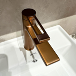 Imagen de Grifería de lavatorio Monocomando de mesada Elar Bronce cepillado