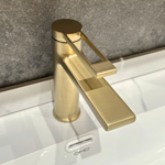 Imagen de Grifería de lavatorio Monocomando de mesada Elar Oro mate