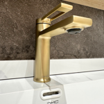 Imagen de Grifería de lavatorio Monocomando de mesada Elar Oro mate