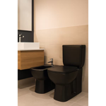 Imagen de Tapa de inodoro Montano Resina UF Negra Cierre Lento